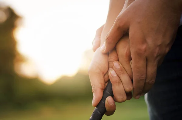 Golfista Hraje Golf Trávníku — Stock fotografie