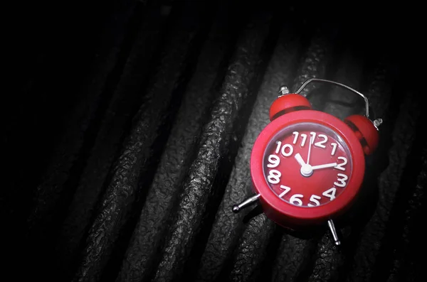 Concept Temps Précieux Lumière Qui Brille Dans Horloge Rouge — Photo