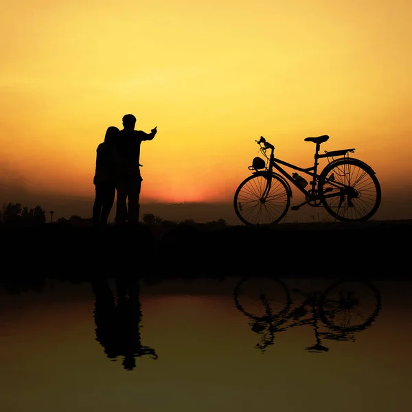 Young Couple Admiring Sunset Travel — Stock Photo, Image