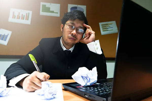 Asiatisk Affärsman Stressad Med Arbete — Stockfoto