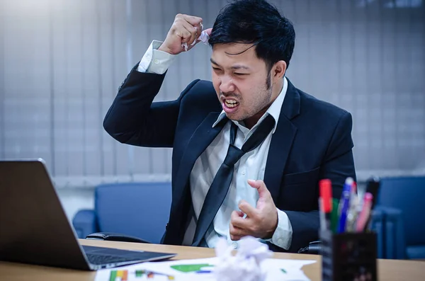 Jovem Asiático Empresário Vestido Preto Camisa Branca Durante Trabalho Escritório — Fotografia de Stock