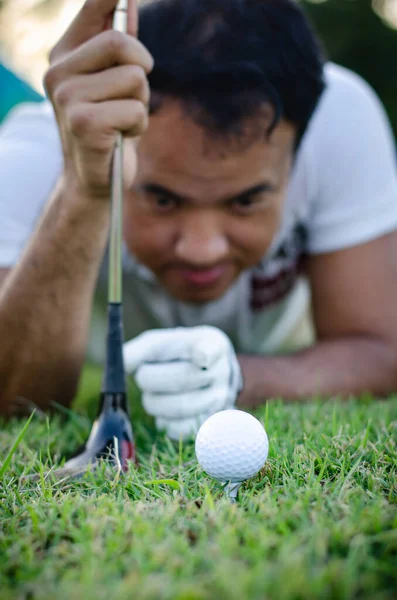 Linha Profissional Verificação Golfista Para Colocar Bola Golfe Grama Verde — Fotografia de Stock