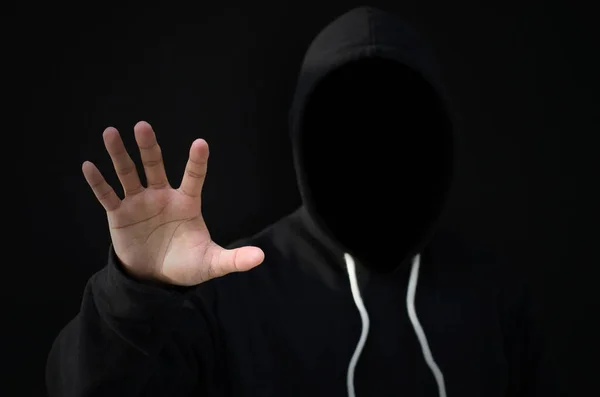 Комп Ютерний Хакер Светрі Спостерігається Темне Обличчя Викрадач Даних Інтернет — стокове фото