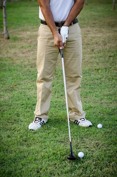 Golfista Hraje Golf Trávníku — Stock fotografie