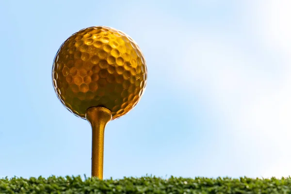 Arany Golf Labda Pin Egy Erős Fény Végső Győzelem — Stock Fotó