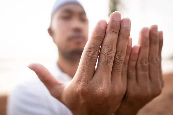 Μουσουλμάνος Προσεύχεται Από Κοντά — Φωτογραφία Αρχείου