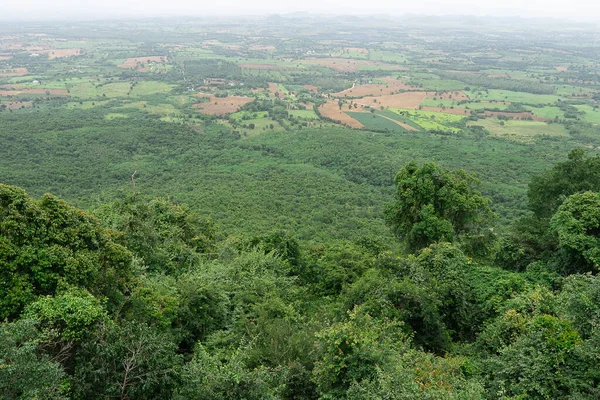 Bu güzel ülkenin dağlarına ve gökyüzüne bak. — Stok fotoğraf