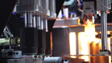 Sanayinin bir parçası olarak kullanılan robotların yakın plan görüntüleri 4K