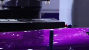 Sanayinin bir parçası olarak kullanılan robotların yakın plan görüntüleri 4K