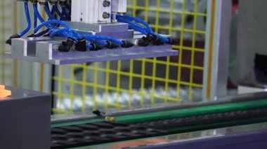 Sanayinin bir parçası olarak kullanılan robotların yakın plan görüntüleri 4K