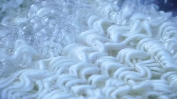 Filmato Cucina Tagliatelle Asiatiche Con Uova Spezie — Video Stock