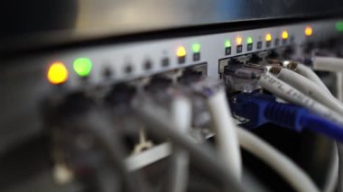 Bağlayıcı ve kablolu konsol görüntüleri, USB girdisi