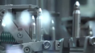 Sanayinin bir parçası olarak kullanılan robotların yakın plan görüntüleri 4K