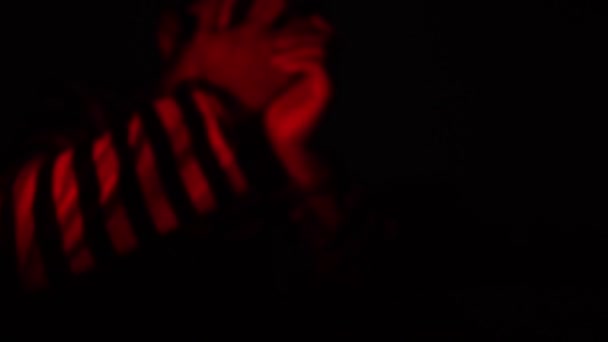 Кадри Полоненого Стрічках Однорідні Наручники Наголошують Помилці Власного Мерехтливішого Кольорового — стокове відео