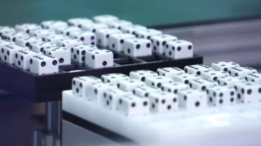 Sanayinin bir parçası olarak kullanılan robotların yakın plan görüntüleri 4K