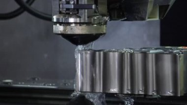 Sanayinin bir parçası olarak kullanılan robotların yakın plan görüntüleri 4K