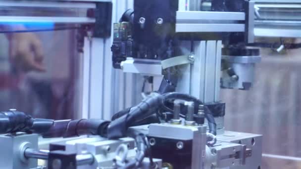 Закрытие Роботов Используемых Часть Индустрии Отснятом Текущий Счет Ролике — стоковое видео