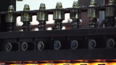 Sanayinin bir parçası olarak kullanılan robotların yakın plan görüntüleri 4K