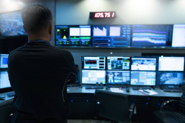 Sistem Kontrol Merkezi 'nde çalışan Sistem Güvenlik Uzmanı