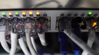 Bağlayıcı ve kablolu konsol görüntüleri, USB girdisi