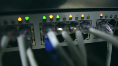 Bağlayıcı ve kablolu konsol görüntüleri, USB girdisi