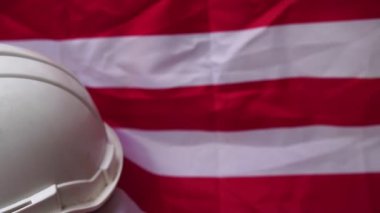 Başlığı ve kulaklığı olan Amerikan bayrağı