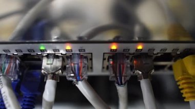 Bağlayıcı ve kablolu konsol görüntüleri, USB girdisi