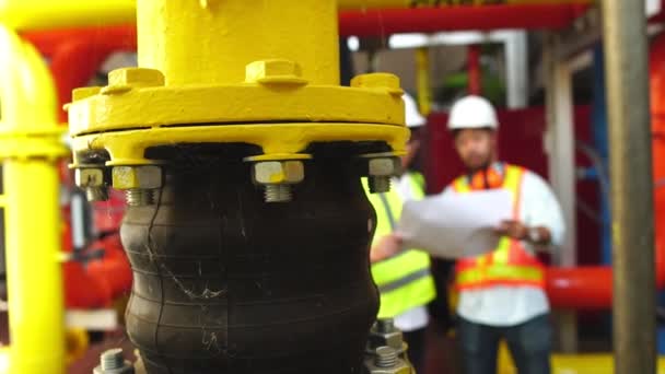 Ingénieurs Dans Une Usine Moderne — Video