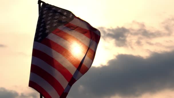 Amanecer Bandera Los Estados Unidos Sobre Fondo Oscuro Del Cielo — Vídeos de Stock