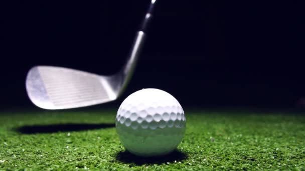 Långsam Rörelse Golfboll Grönt Gräs — Stockvideo