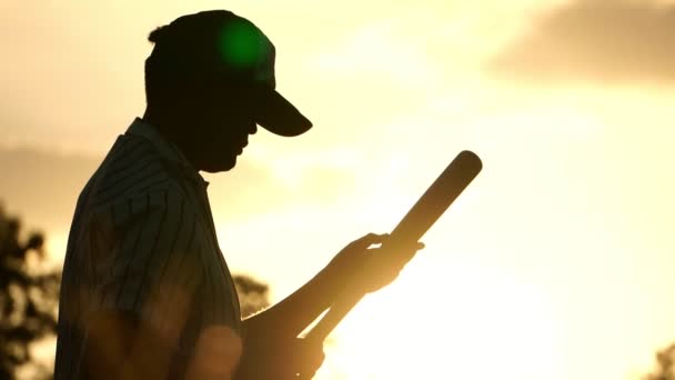 Hombre Asiático Equipo Deportivo Jugando Béisbol — Vídeo de stock