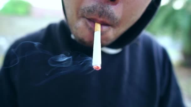 Huella Jóvenes Asiáticos Fumando Cigarrillos — Vídeos de Stock