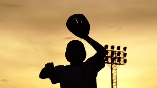 Ásia Homem Esportivo Roupa Jogar Beisebol — Vídeo de Stock