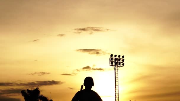 Spor Kıyafetli Asyalı Beysbol Oynuyor — Stok video