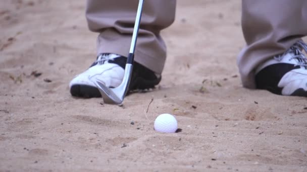 Detailní Záběr Muže Hrajícího Golf — Stock video