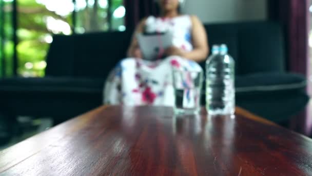 Lambat Gerak Wanita Hamil Minum Untuk Kesehatan Anak Anak Dalam — Stok Video