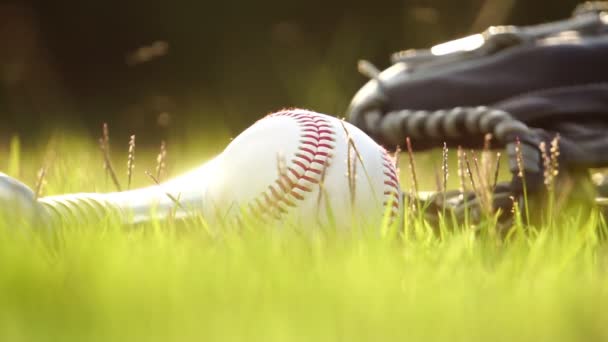 Beyzbol Oynayan Adama Yakın Çekim — Stok video