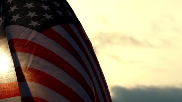 Vlnění Vlajky Usa Oblačném Pozadí Oblohy — Stock video