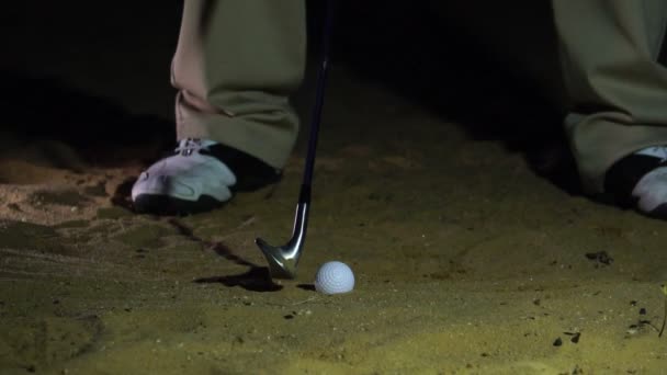 Cierre Del Hombre Que Juega Golf — Vídeos de Stock