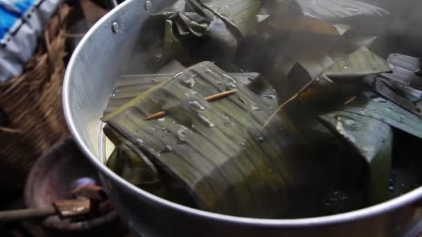 Slow Motion Thailand Food Wrapped Banana Leaves Pot Steaming Hot — ストック動画