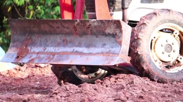 Aufnahmen Des Traktors Bei Der Bodenbearbeitung — Stockvideo