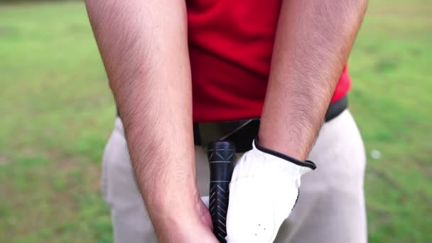 Homem Asiático Jogando Golfe Prado — Vídeo de Stock