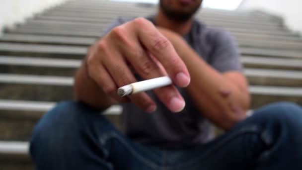 Asijští Muži Kouří Před Záběry Parku Zpomalený Film — Stock video