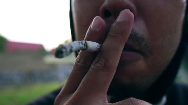 Huella Jóvenes Asiáticos Fumando Cigarrillos — Vídeos de Stock