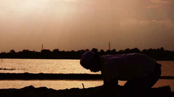 Silhouette Uomo Musulmano Asiatico Preghiera — Video Stock