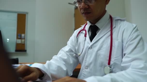 Diagnóstico Médico Los Pacientes Consultorio Del Hospital — Vídeo de stock
