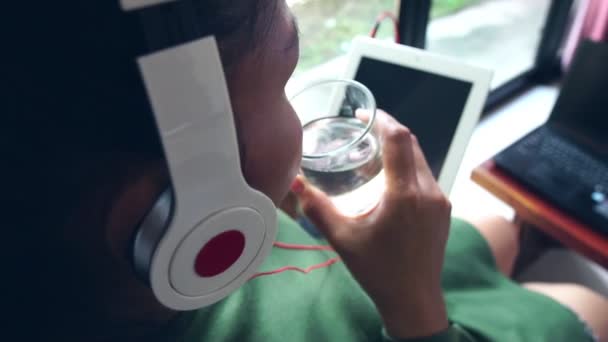 Slow Motion Zwangere Vrouwen Drinken Gezondheid Van Kinderen Baarmoeder Beeldmateriaal — Stockvideo