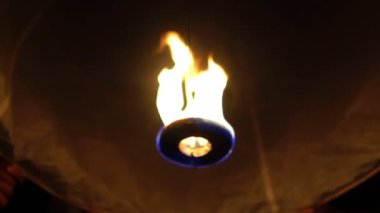 Asya 'nın Tayland' daki yavaş çekim önemini kutlamak için bir fenere yakın çekim yapın.