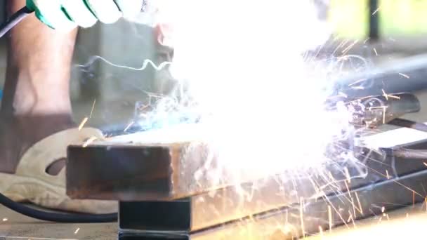 Close Metal Worker Welding Iron Workshop Footage — Stock Video