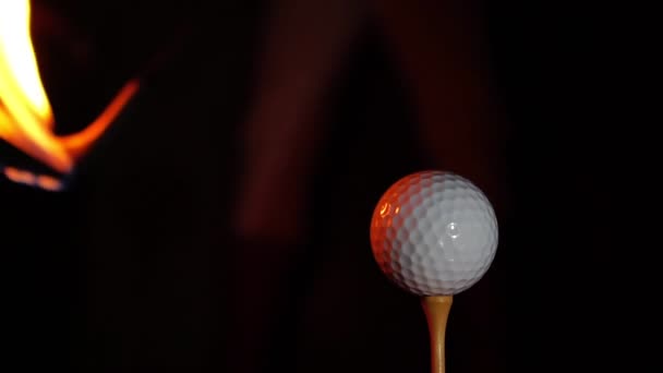 Brennender Schläger Der Nähe Von Golfball — Stockvideo